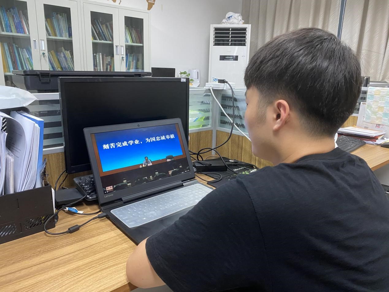 树立远大理想，奉献青春力量