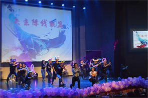 倾情打造精彩晚会，扬帆助力全新征程