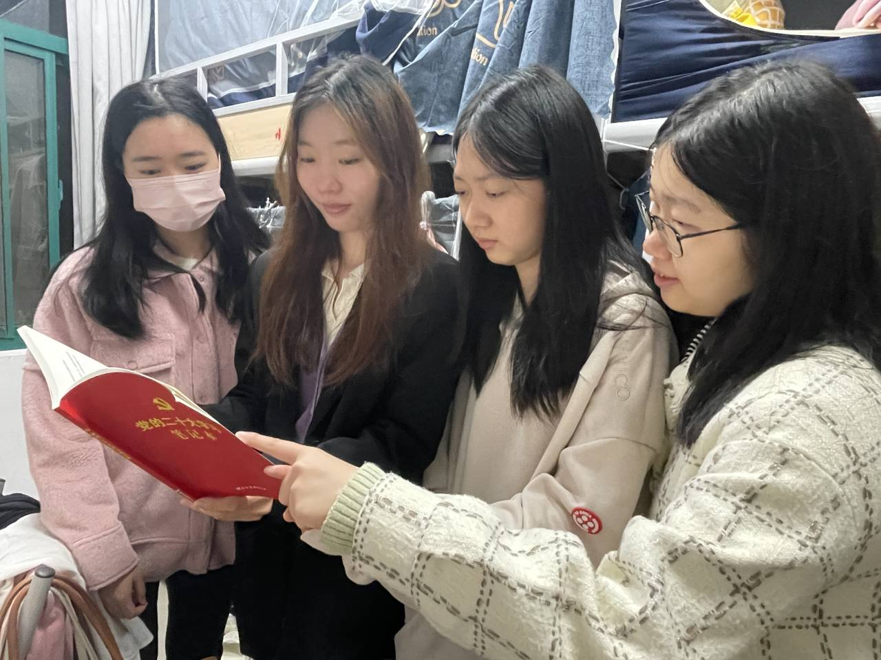 筑牢精神文化阵地，建设良好生活环境——水文院社区功能型党支部开...