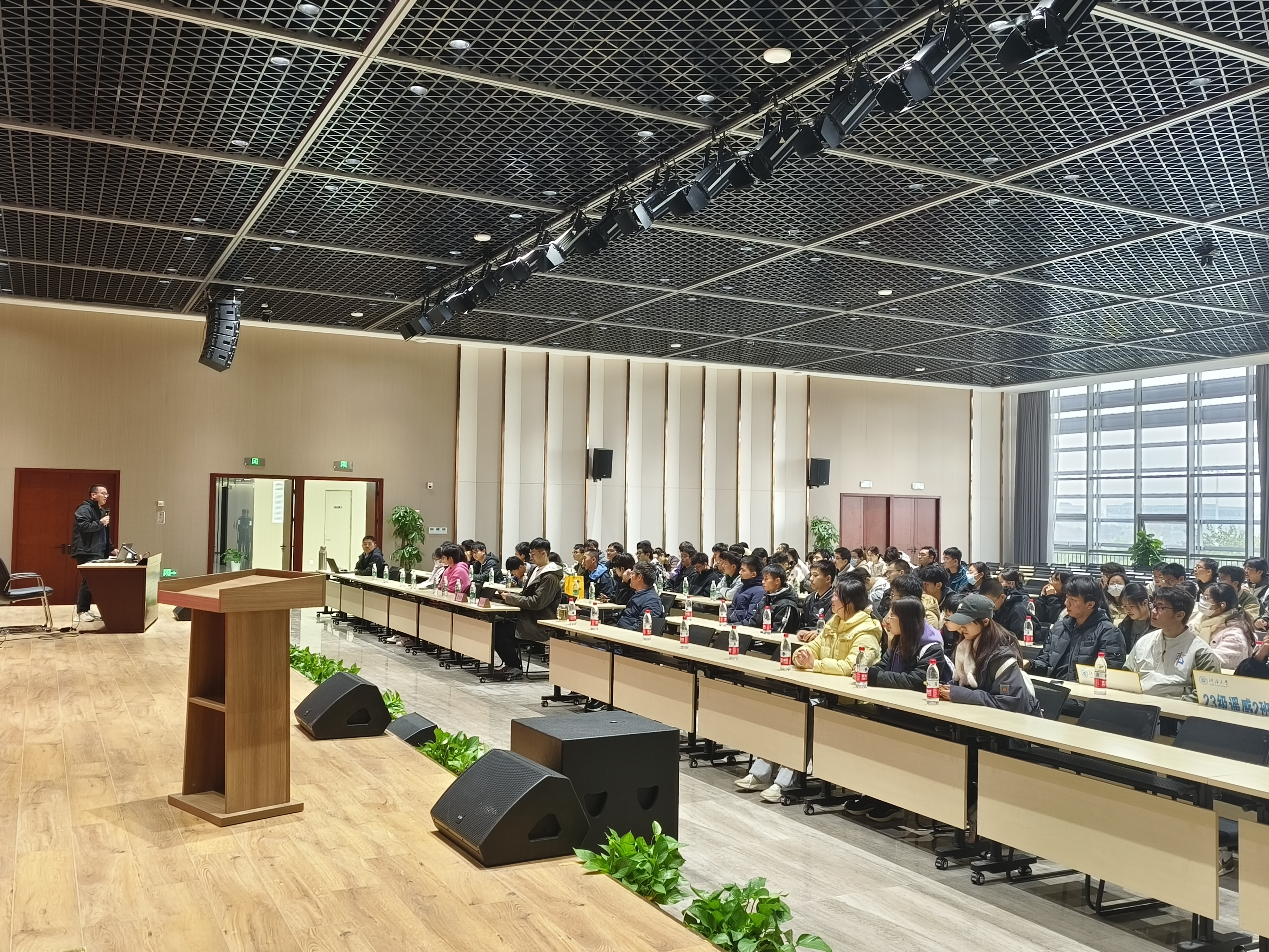 我院组织大一新生赴江苏省测绘工程院参观学习