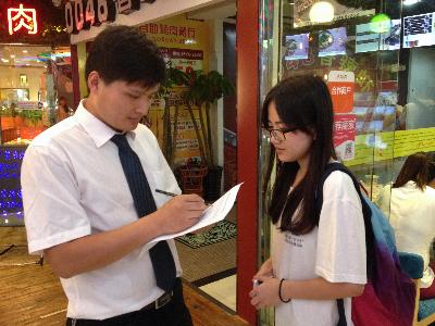 水文院赴安徽巢湖实践小分队环保意识调研——2015水文水资源学院暑...