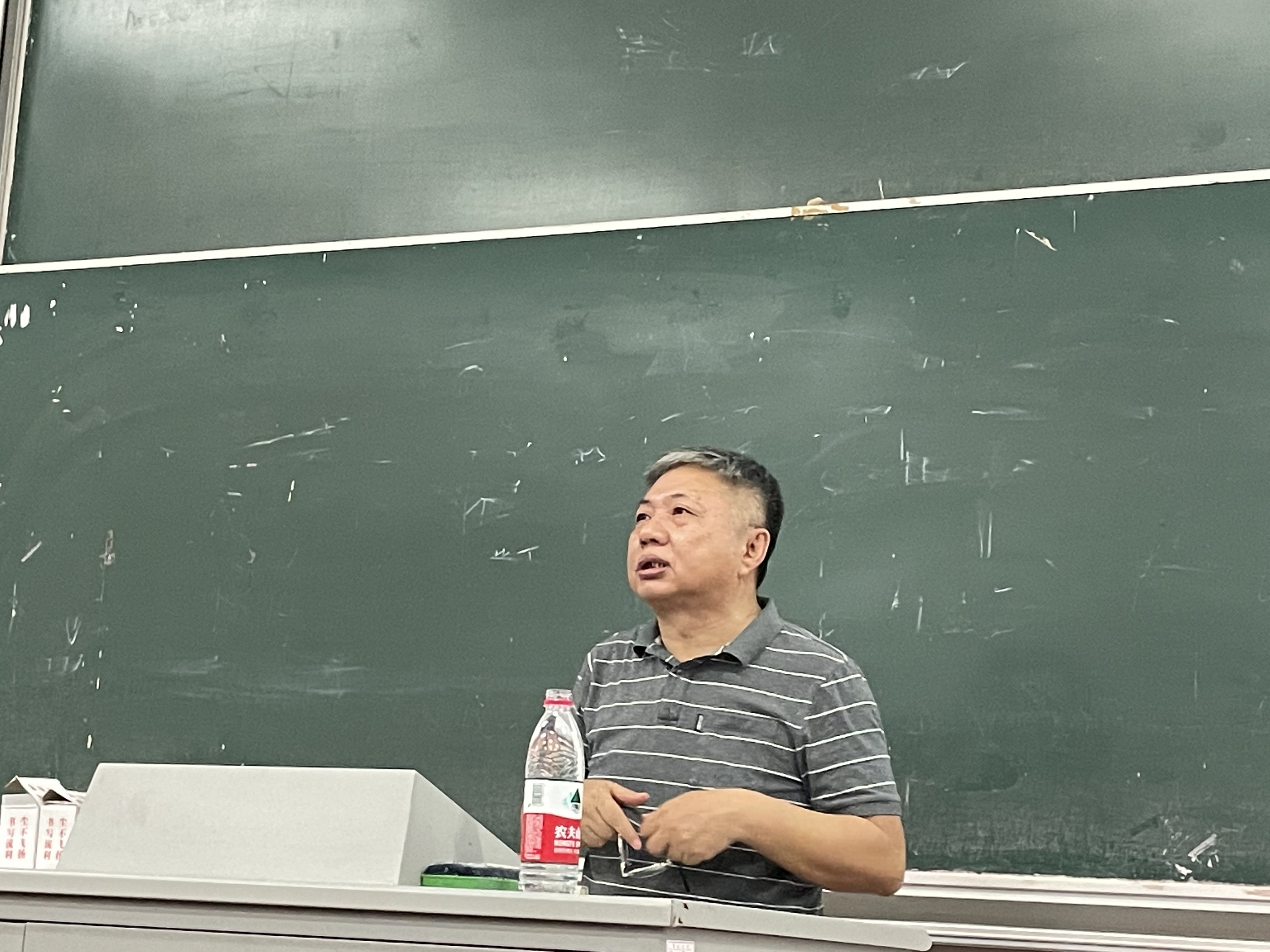 “水文水资源在长江大保护中面临的机遇和挑战”校友讲座成功举办