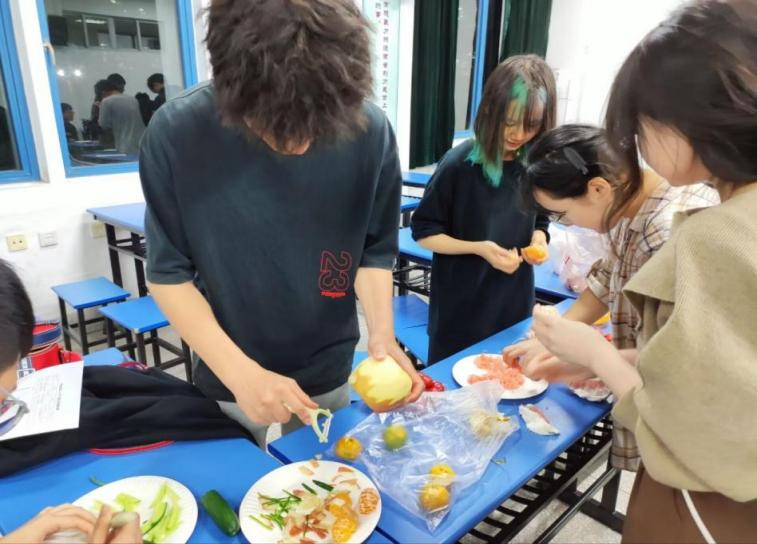 水文院开展“硕果呈祝二十大”文艺活动