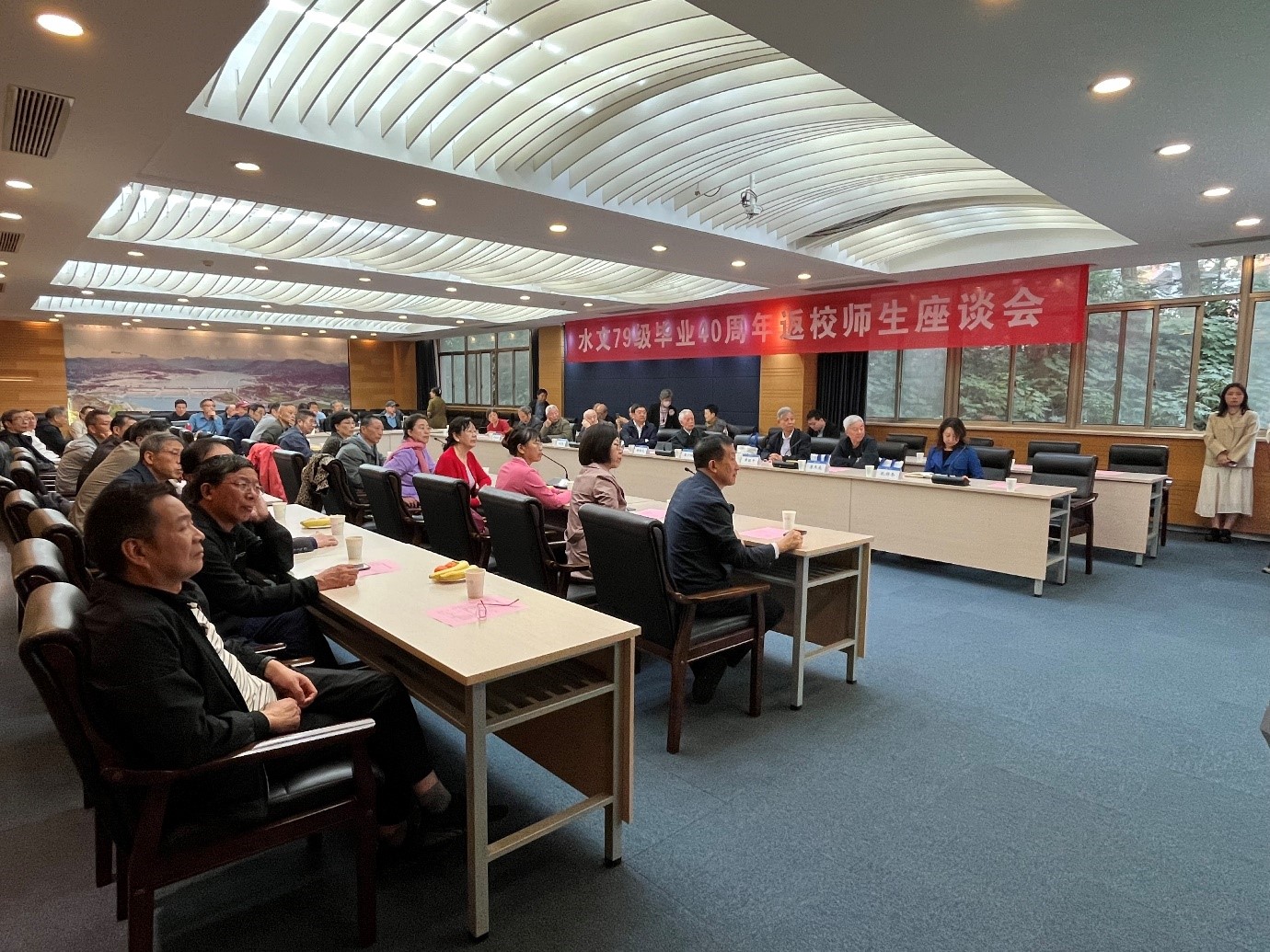 水文79级校友举行毕业40周年返校活动