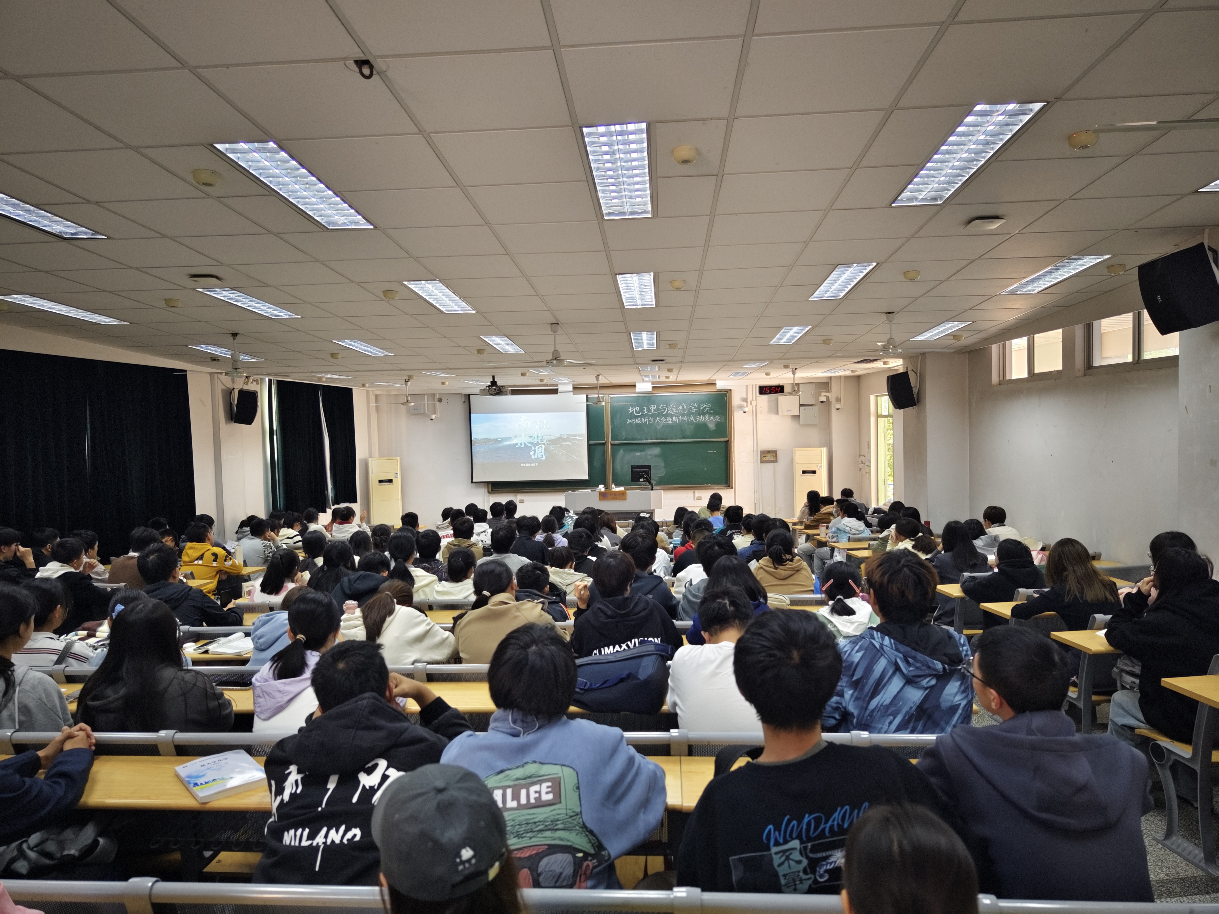 我院开展新生大会暨期中考试动员大会