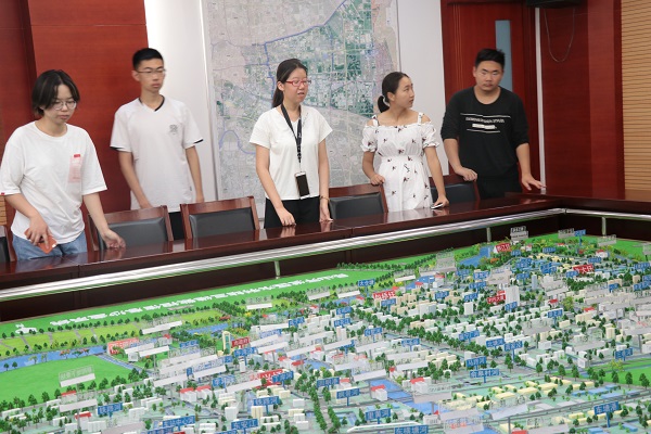 观水利站职能，识河长制目标——记2018水文水资源学院暑期社会实践...