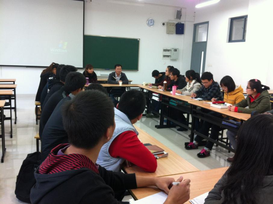 松辽委领导与水文水资源学院学生亲切交流