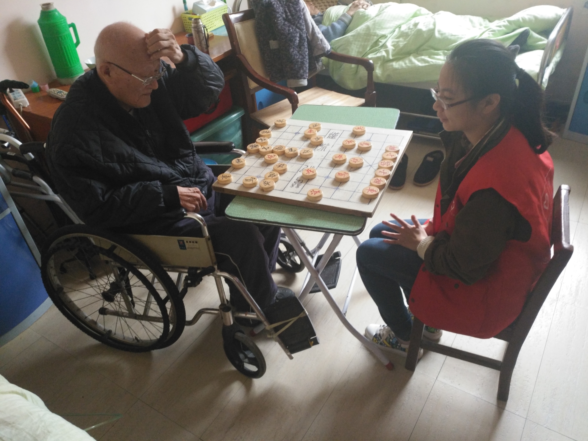 我院青年志愿者协会进行银杏树老年服务中心志愿活动