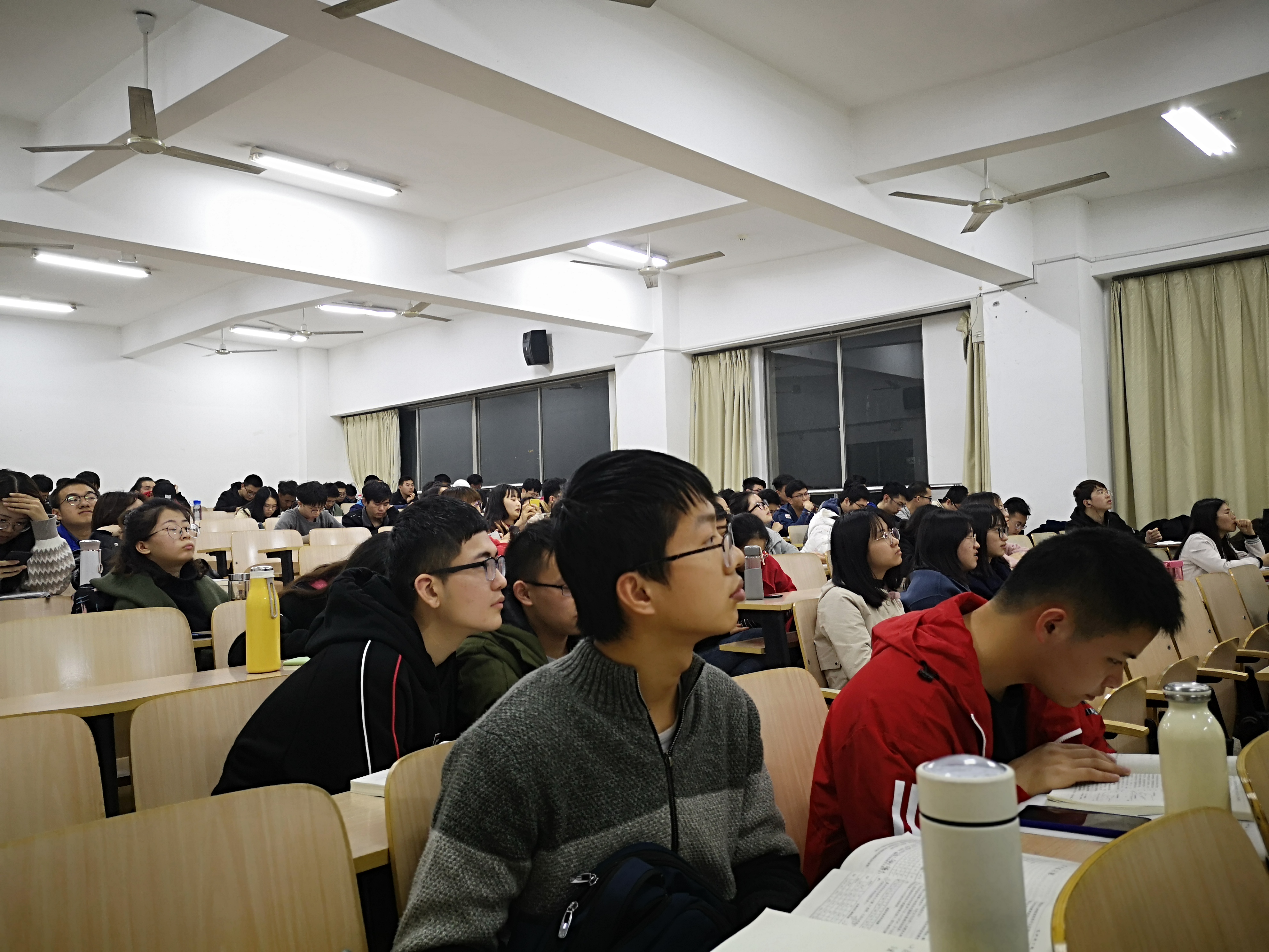 2016级职业规划教育系列活动之考研经验交流会—— 放飞考研梦想 彰...