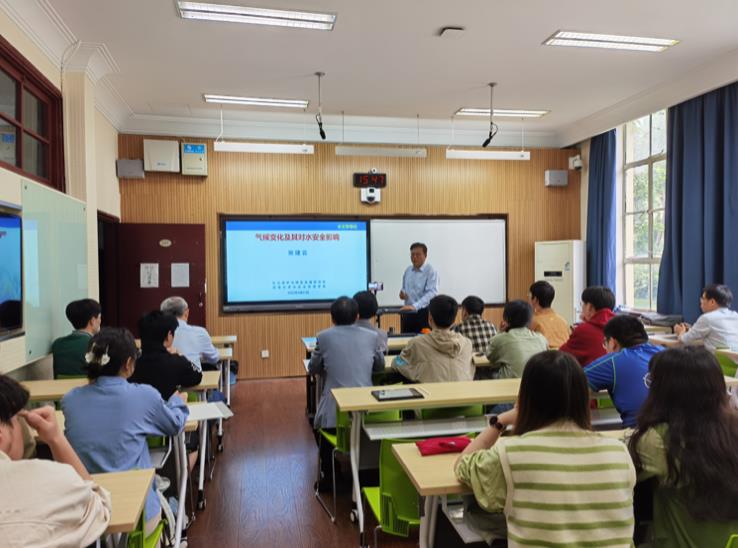 张建云院士走进课堂为我院本科生讲授专业课