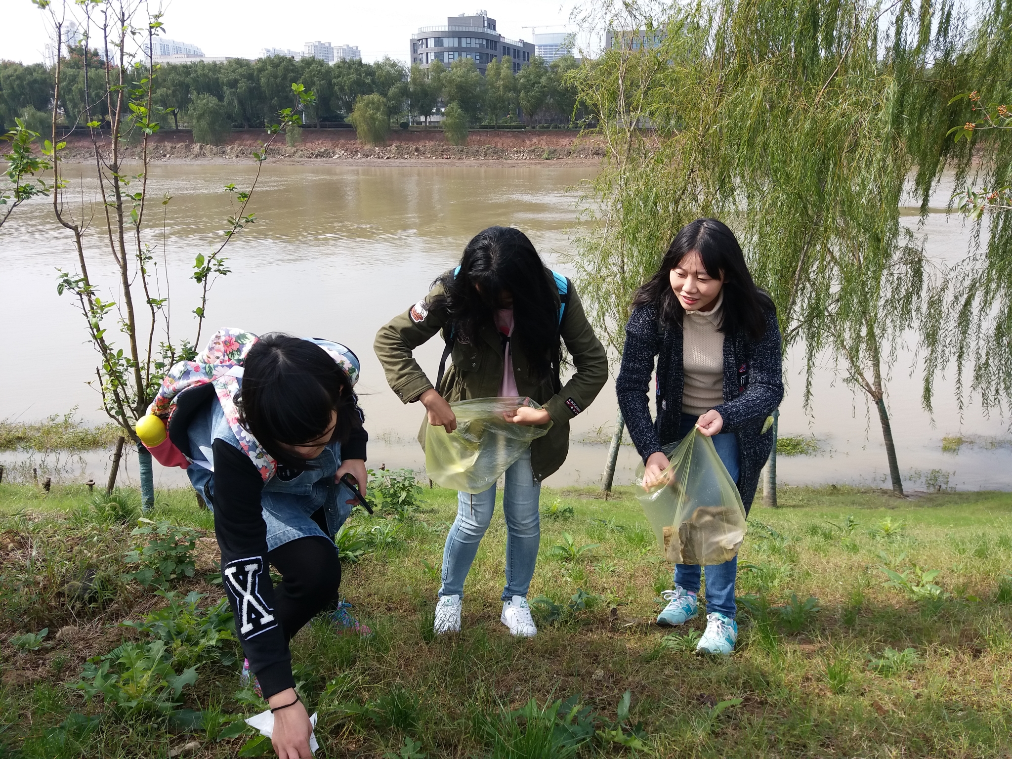 我院开展河海大学溯源保护母亲河协会河道保护系列活动