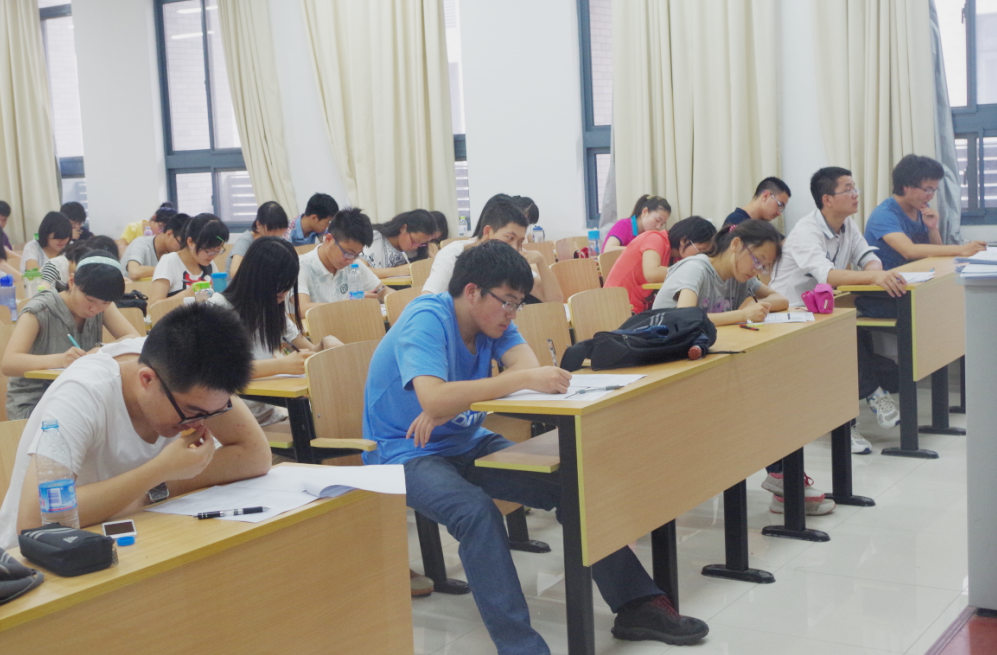水文院学生会举办英语六级模拟考试