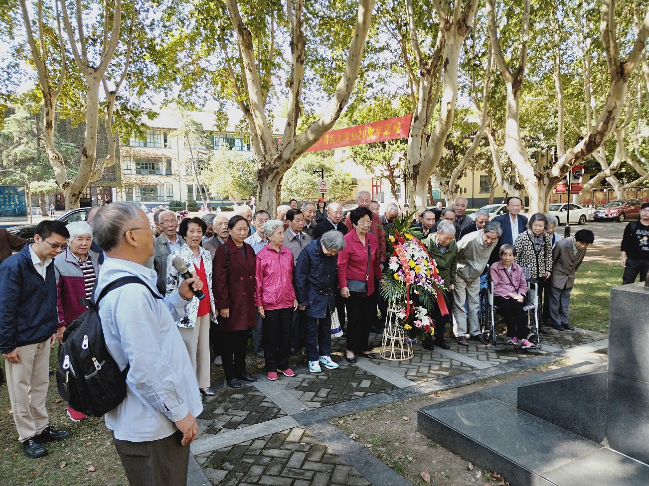 回顾峥嵘岁月，重温同窗情谊