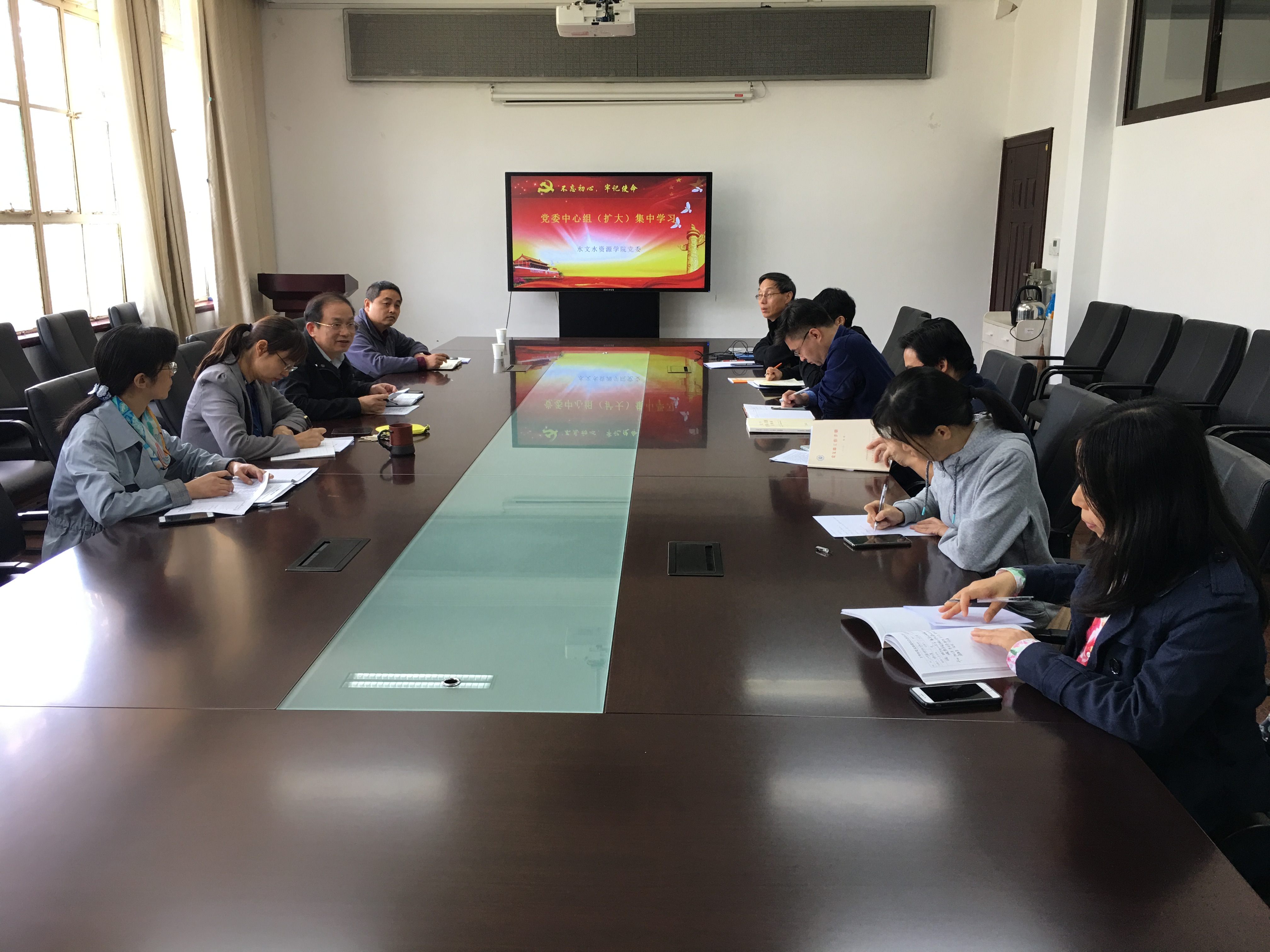 我院举行“不忘初心、牢记使命”主题教育领导班子集中学习研讨会