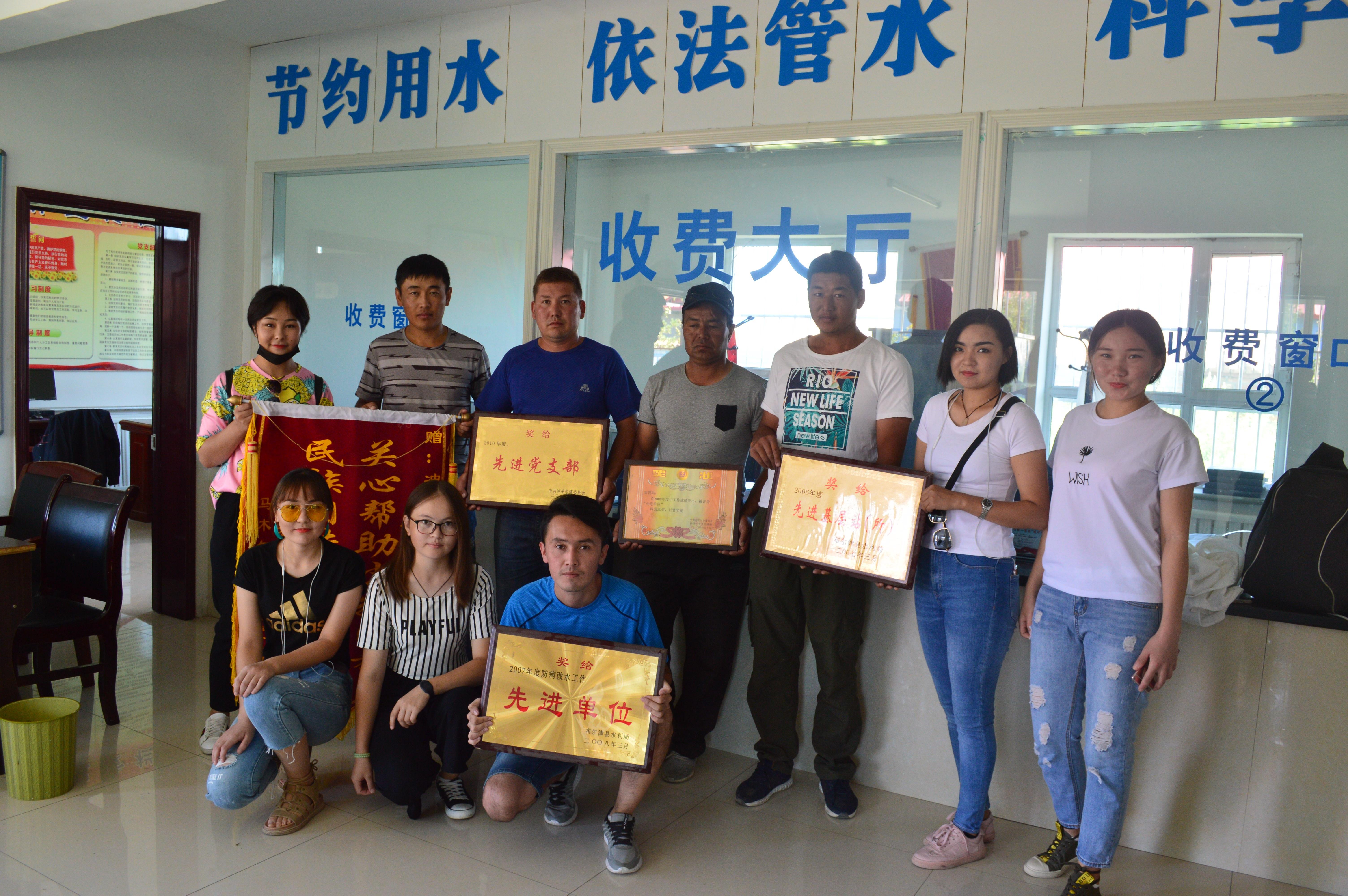 水文院赴新疆阿勒泰地区水利建设调研团走访冲乎尔镇水管站——2017...