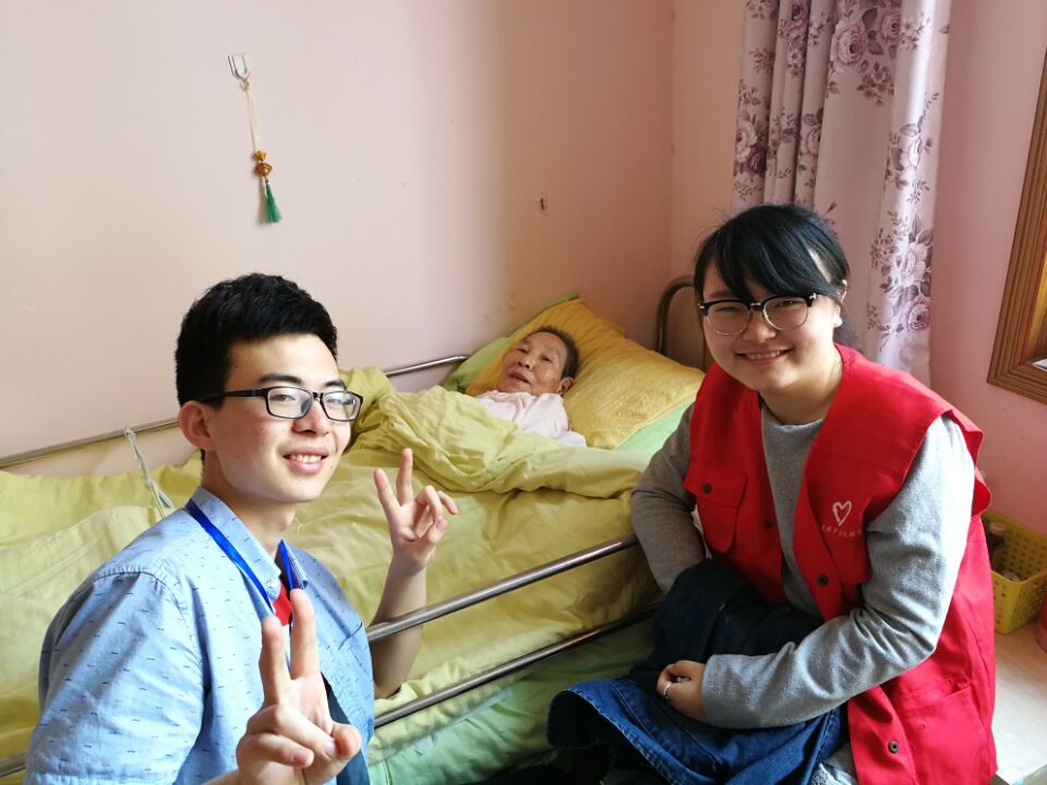 我院青年志愿者协会开展银杏树养老院活动