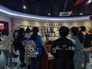 学院水务、地信专业本科生党支部与机关党委校友工作办公室党支部联合开展主题党日活动