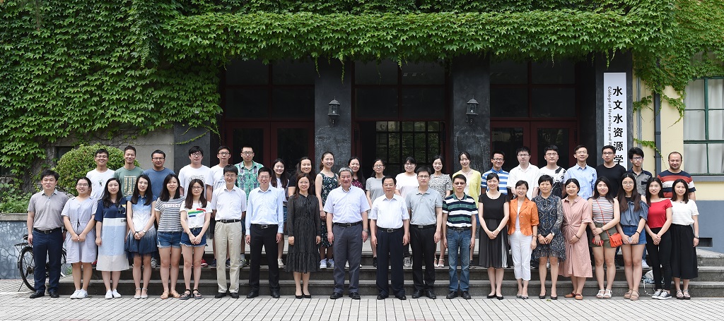 徐辉校长一行莅临参加我院2014级水文1班毕业班会
