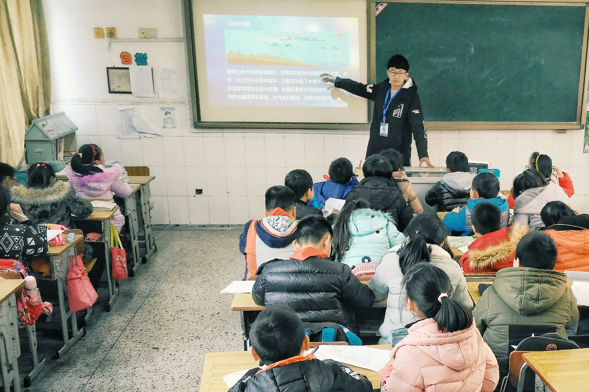 我院溯源保护母亲河协会开展小学公益爱水活动