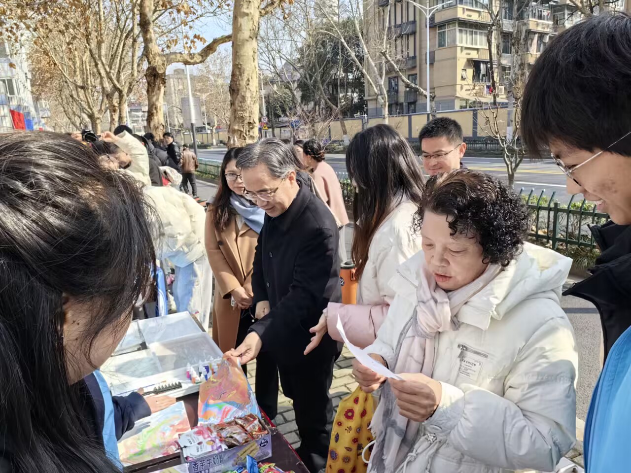 我院参加河海大学2024年“学雷锋一条街”活动