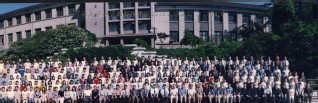 2004届河海大学水文院本科生毕业留念